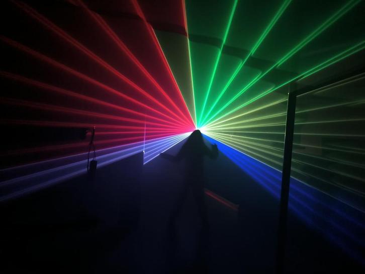 BLACK FRIDAY PROMO Nieuwe First Class 5W RGB Laser 25Kpps, Muziek en Instrumenten, Licht en Laser, Nieuw, Licht, Geluidgestuurd