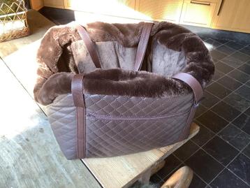 Luxueuze draagtas voor hond beschikbaar voor biedingen