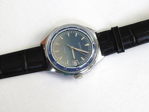 VOSTOK vintage mechanisch horloge met kaleder USSR van de 80, Handtassen en Accessoires, Overige Accessoires, Ophalen of Verzenden
