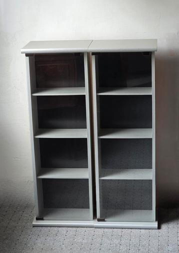 2 Houten Vitrinekasten 30 x 96 cm. beschikbaar voor biedingen