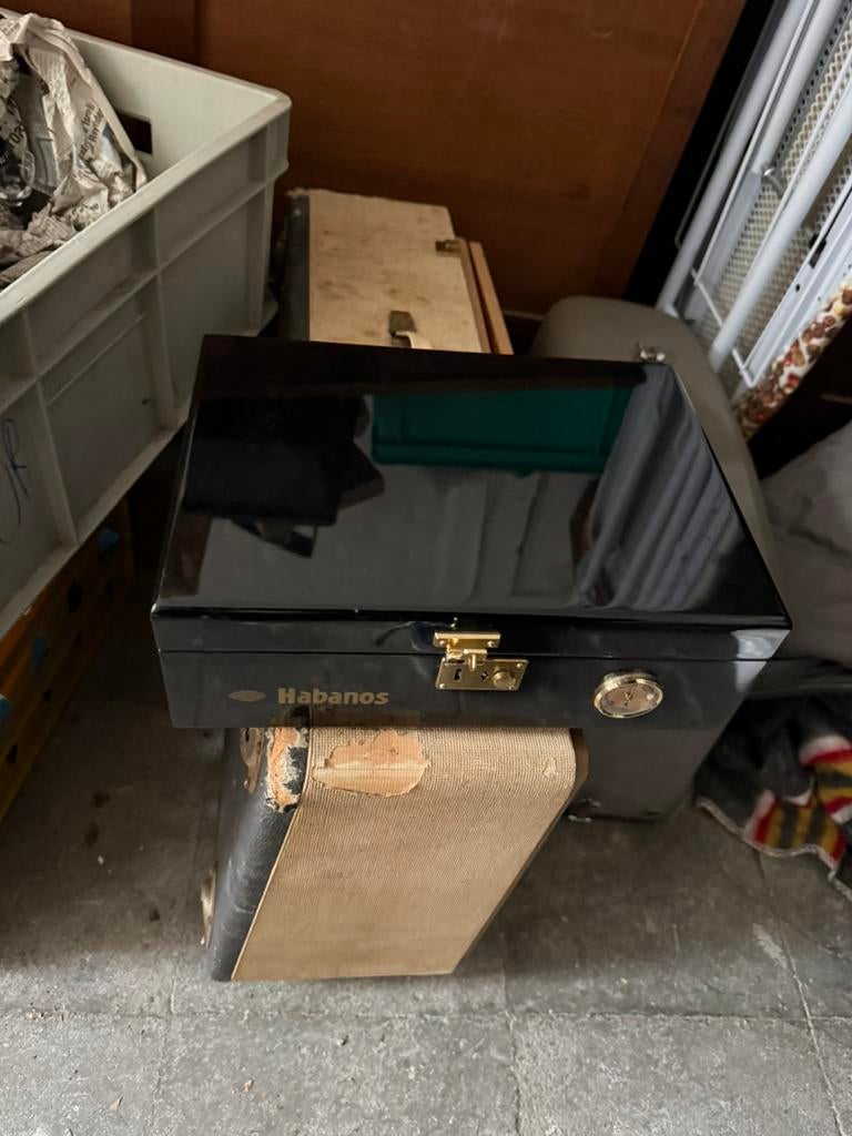 Humidor Habanos boîte à cigares cèdre, Maison & Meubles, Accessoires pour la Maison | Coffres, Comme neuf, Enlèvement