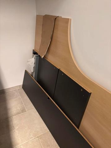 Bureau te koop beschikbaar voor biedingen