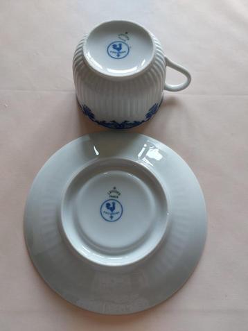 Ensemble 7 tasses et sous-tasse porcelaine Limoges Ceralene  beschikbaar voor biedingen