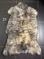 Beaucoup ! Des peaux de mouton noires et blanches !, Enlèvement ou Envoi, Neuf