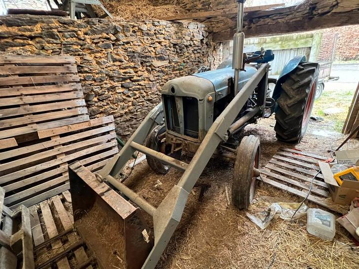 Fordson power major 1954 avec chargeur, Articles professionnels, Agriculture | Tracteurs, jusqu'à 80 ch, Utilisé, Enlèvement