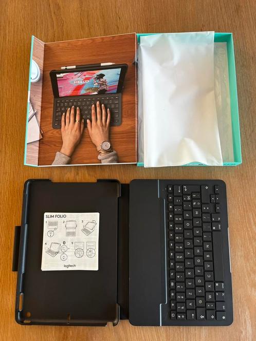 Logitech Slim Folio, toetsenbordhoes iPad (7e, 8e 9e gen), Computers en Software, Tablet-hoezen, Zo goed als nieuw, Ophalen of Verzenden