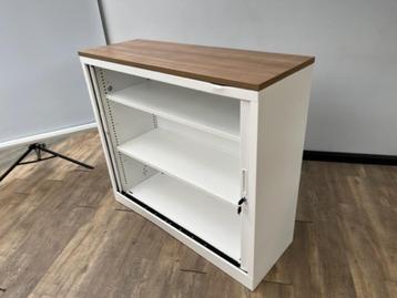 witte roldeurkast half hoog beschikbaar voor biedingen