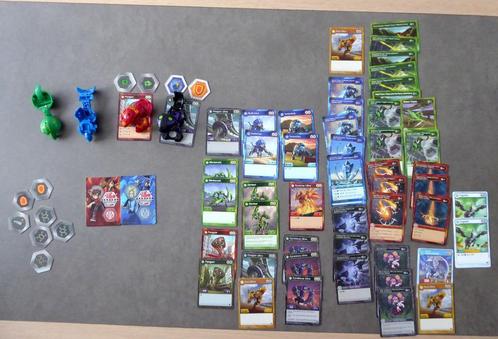 Lot 4 Bakugan + 11 BakuCores + 2 metalen kaarten + 53 kaarte, Verzamelen, Speelgoed, Gebruikt, Ophalen of Verzenden