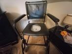 Zwarte toiletstoel op wielen met voetsteunen, Diversen, Ophalen, Zo goed als nieuw