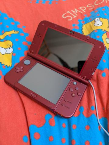 New nintendo 3ds xl met oplader en homebrew beschikbaar voor biedingen
