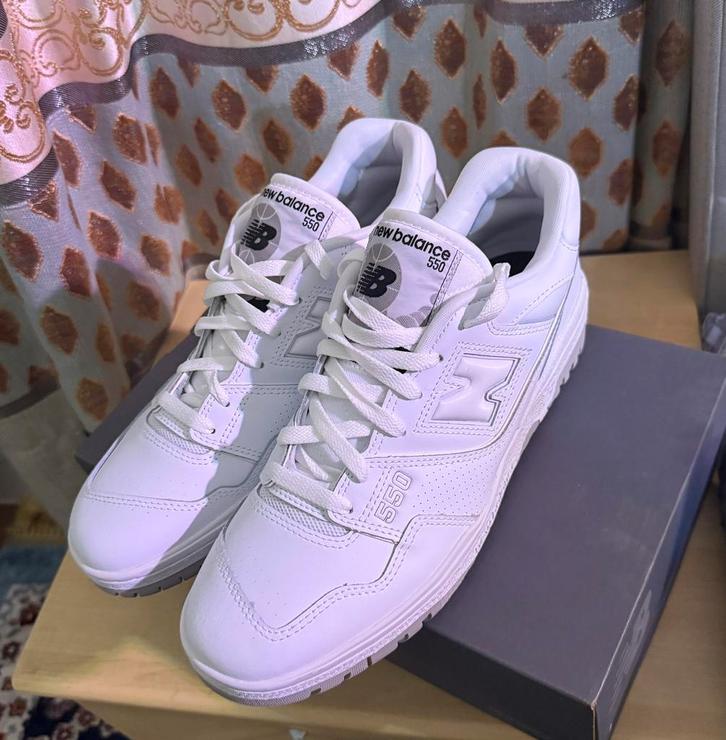 New Balance 550 Wit – Gloednieuw met Doos (Maat 44), Kleding | Heren, Schoenen, Zo goed als nieuw, Sneakers, Wit, Ophalen