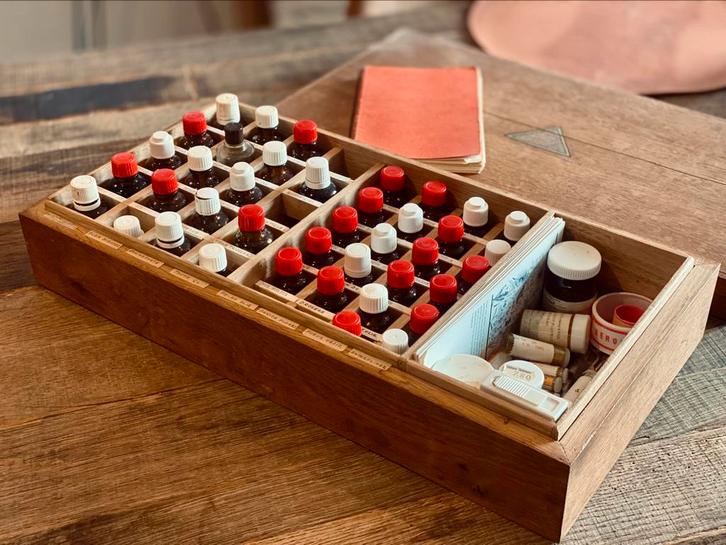 Vintage ‘A. Vogel’ homeopathische koffer (1977), Verzamelen, Overige Verzamelen, Gebruikt, Ophalen