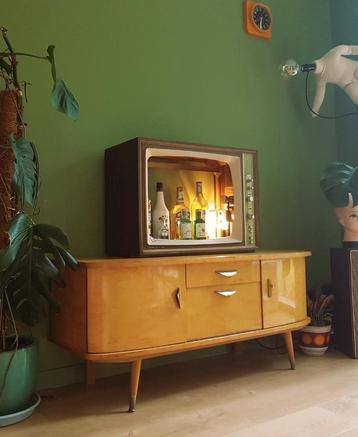 TV vintage de 1964 transformée en meuble armoire
