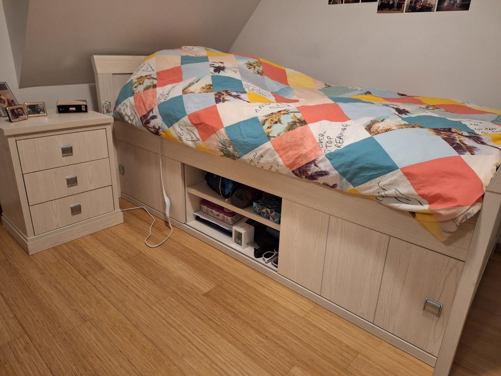 Bed 90cm breed, Huis en Inrichting, Slaapkamer | Bedden, Ophalen, 90 cm, Eenpersoons, Wit