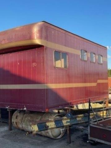 Paardenvrachtwagen kast beschikbaar voor biedingen