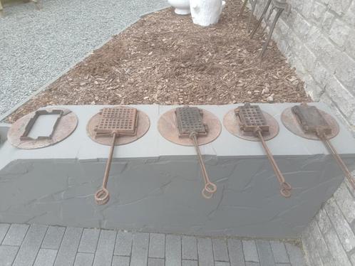 4 gietijzeren wafelijzers met bijhorende Draaischijven, Antiek en Kunst, Curiosa en Brocante, Ophalen of Verzenden