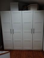 Deux garde-robe, Enlèvement