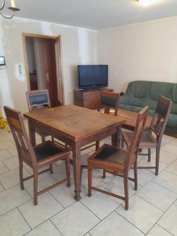Table et chaise beschikbaar voor biedingen