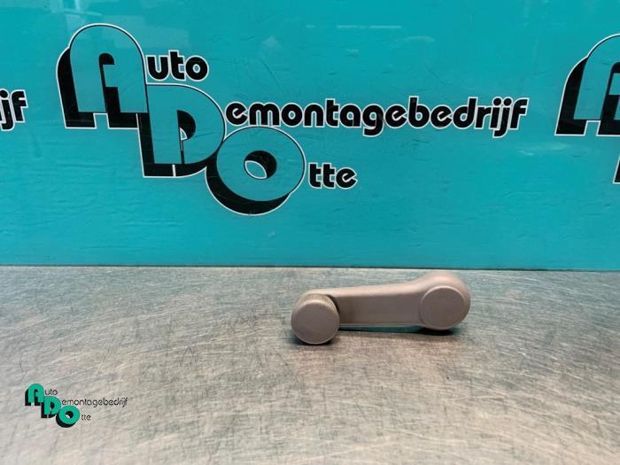 Manivelle de vitre d'un Kia Picanto (Picanto 04-), Autos : Pièces & Accessoires, Vitres & Accessoires, Kia, Utilisé, 3 mois de garantie
