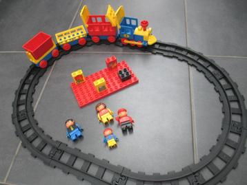 duplo lego treinsporen, wagons, 4 fig, plakkaat en blokjes