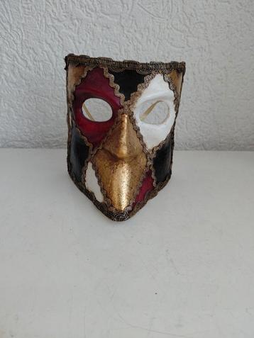 Masker beschikbaar voor biedingen