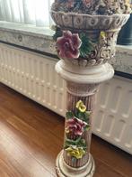 Capodimonte Piedestal met vaas, Ophalen of Verzenden