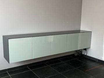 Hangkast dressoir (V-Sign) beschikbaar voor biedingen