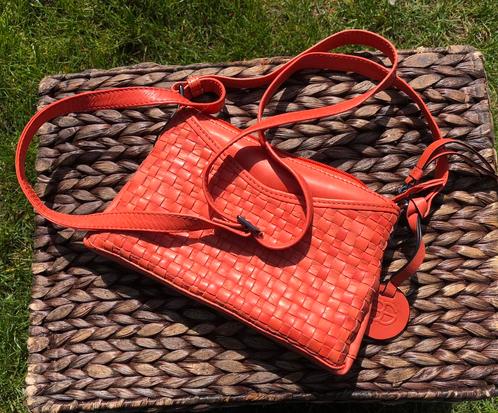 Sac corail NEUF marque BG (Grupo Belle), Bijoux, Sacs & Beauté, Sacs | Sacs à bandoulière, Neuf, Orange, Cuir, Enlèvement ou Envoi