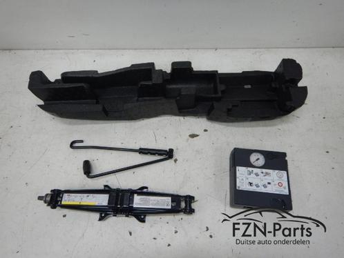 Audi A3 8Y Schuim + Gereedschap + Krik + Luchtpomp, Auto diversen, Auto-accessoires, Gebruikt, Ophalen of Verzenden