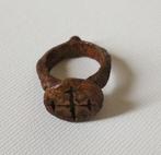 Antiek zegel in de vorm van een bronzen ring De ring is van, Handtassen en Accessoires, Antieke sieraden, Overige materialen, Ring