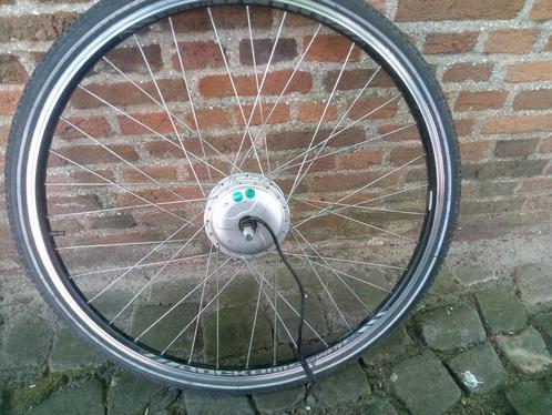 Voorwiel 28' met moter, Fietsen en Brommers, Fietsonderdelen, Zo goed als nieuw, Ophalen