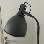 Industriële staande lamp - betongrijs-, Huis en Inrichting, Lampen | Vloerlampen, Ophalen, Zo goed als nieuw