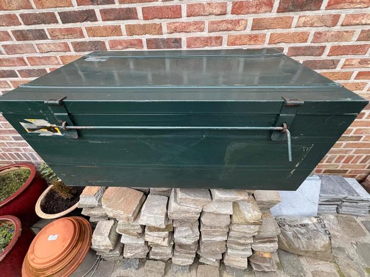 Metalen groene  legerkoffer, Verzamelen, Militaria | Algemeen, Ophalen