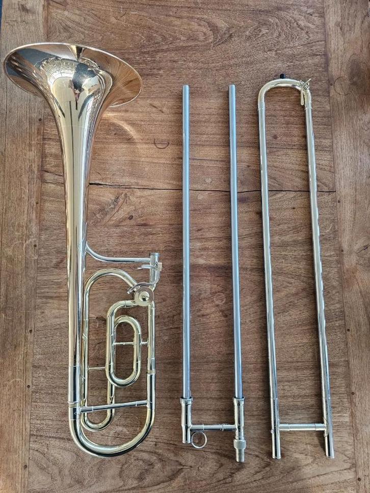 King 2105 5B Bb/ F Large Bore Tenor Trombone, Muziek en Instrumenten, Blaasinstrumenten | Trombones, Gebruikt, Tenor, Met koffer