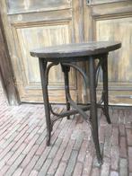 Oude bistro tafeltje, Ophalen