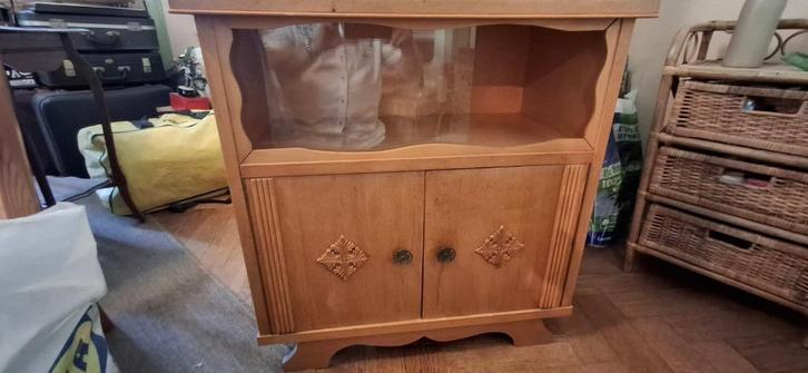 Meuble vitrine en bois années 60, Huis en Inrichting, Kasten | Vitrinekasten, Ophalen