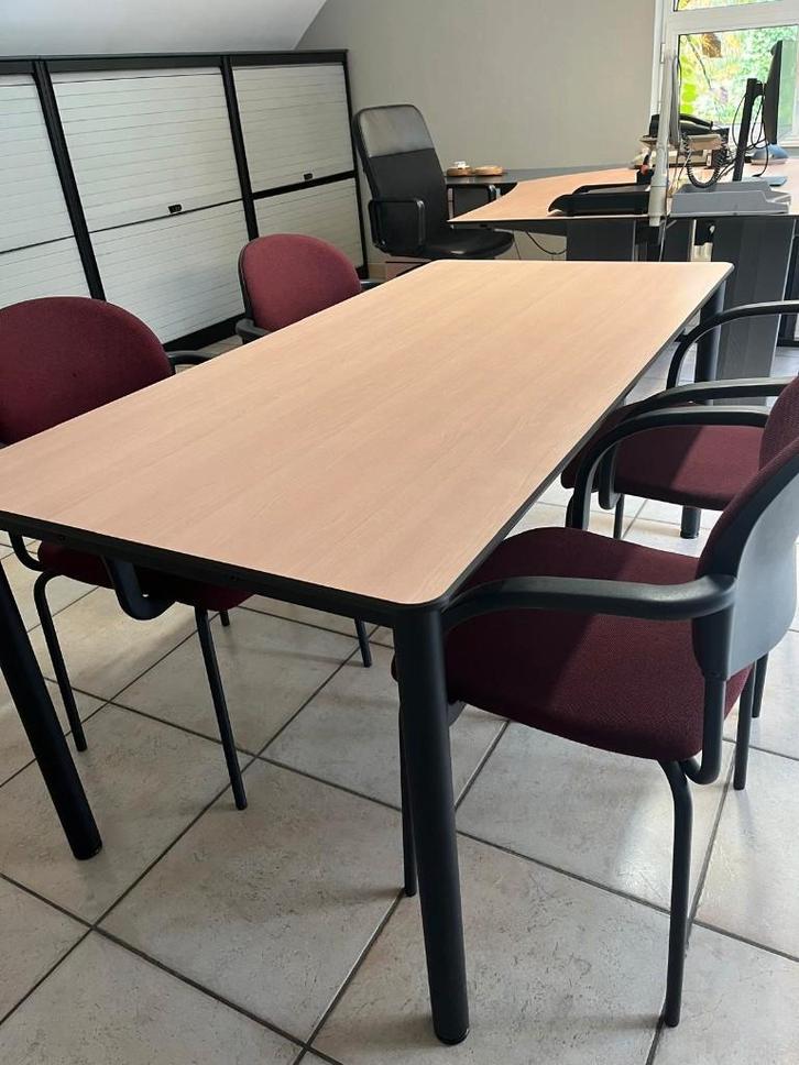 Table de conférence avec 4 chaises — Bulo, Articles professionnels, Aménagement de Bureau & Magasin | Mobilier de bureau & Aménagement
