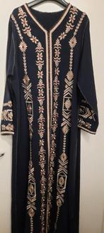 Kaftan 1 stuk blauw met rode kraaltjes, Kleding | Dames, Ophalen, Zo goed als nieuw, Blauw