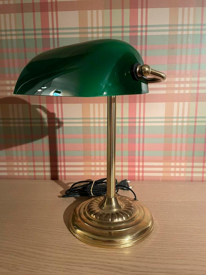 Vintage notarislamp met groene kap en voet in messing, Huis en Inrichting, Lampen | Tafellampen, Gebruikt, Minder dan 50 cm, Glas