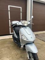 Piaggio Fly 4takt 2v Zilver A klasse, Fietsen en Brommers, Scooters | Piaggio, Ophalen, Zo goed als nieuw, Fly