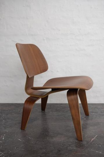 LCW chair walnoot Herman Miller x Vitra Eames Knoll