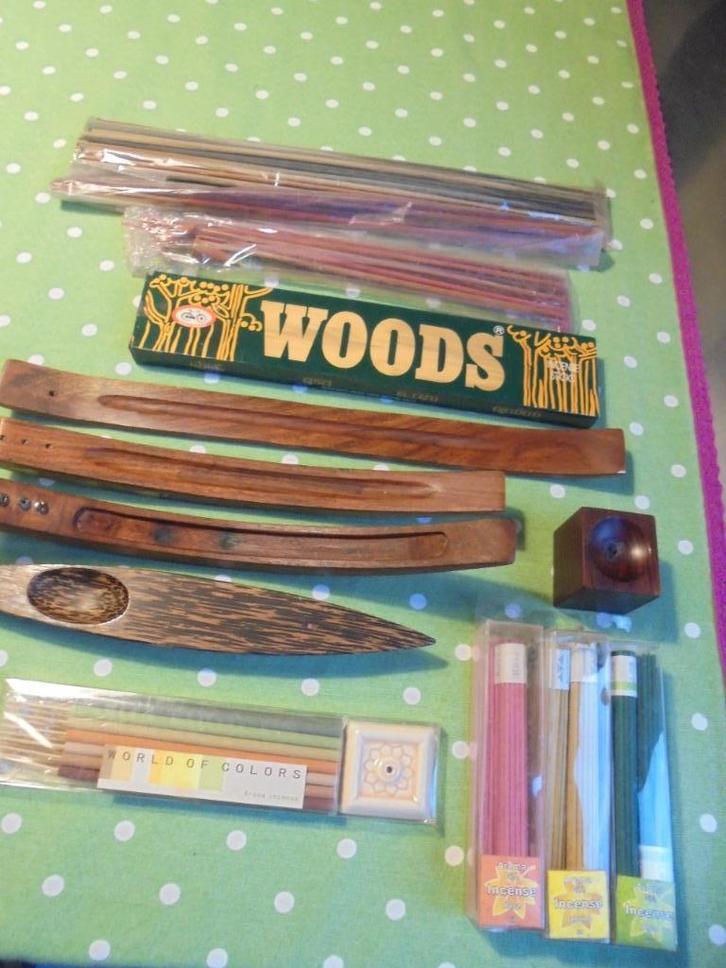 Paquet de bâtonnets d'encens + 5 supports, Maison & Meubles, Maison & Meubles | Autre, Comme neuf, Enlèvement ou Envoi