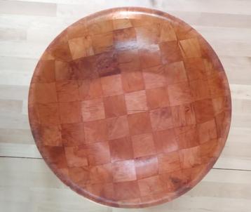 Grote houten kom  beschikbaar voor biedingen