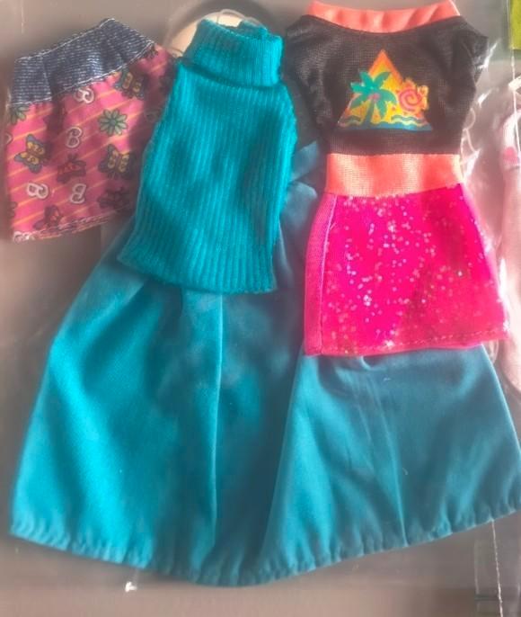 Lot vintage kledij Barbie, Kinderen en Baby's, Speelgoed | Poppen, Zo goed als nieuw, Barbie, Ophalen of Verzenden