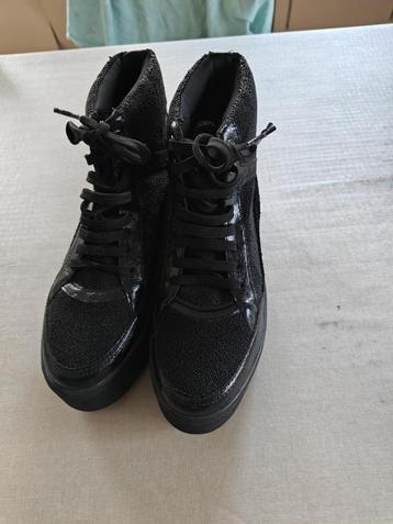 Zwarte hoge sneakers dames beschikbaar voor biedingen