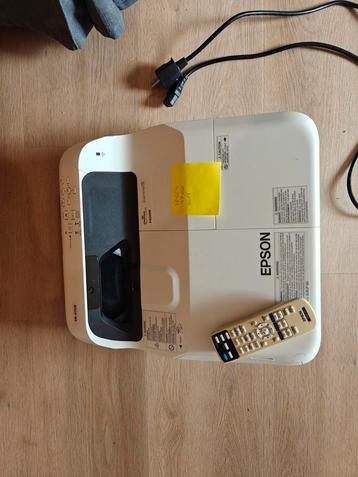 Epson beamer+kabel+afstandsbediening+ophangsysteem, Enlèvement, Comme neuf