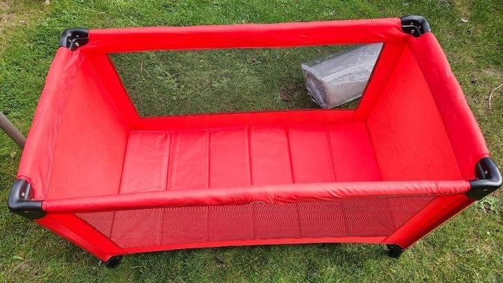 Prémaman rood parasolbed + comfortmatras en transporthoes, Kinderen en Baby's, Babywiegjes en Ledikanten, Gebruikt, Reisbedje