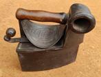 Antiek strijkijzer van rond 1860  . in goede staat, Antiquités & Art, Antiquités | Outils & Instruments, Enlèvement