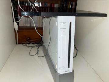 Wii avec manette et 8 jeux  beschikbaar voor biedingen