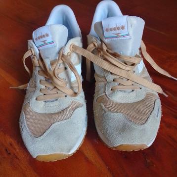 Adidas sneakers beige 44 beschikbaar voor biedingen
